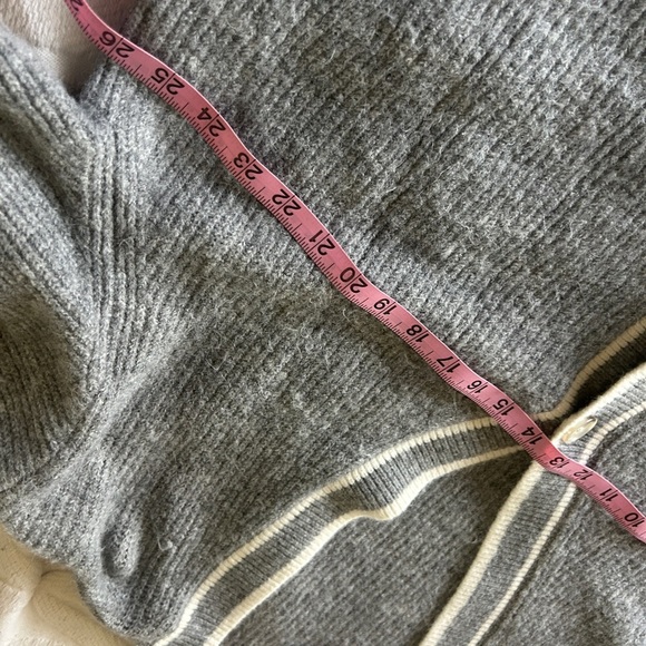 a new day size L grey preppy cardigan. Oversized. Super soft. Warm. Preppy. - Picture 6 of 8
